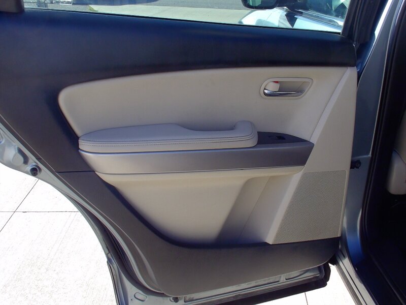 2010 Mazda CX-9 Sport - Photo 13 - Pleasant Valley, MO 64068