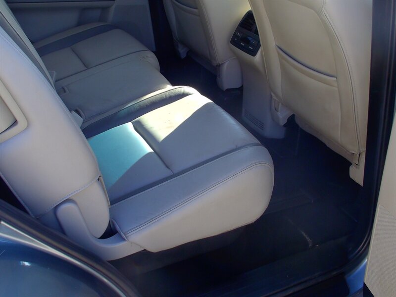 2010 Mazda CX-9 Sport - Photo 18 - Pleasant Valley, MO 64068