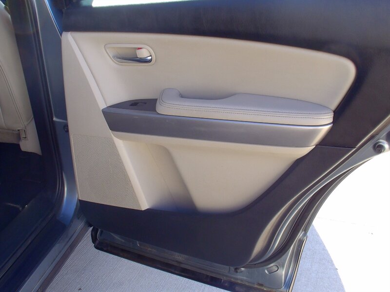 2010 Mazda CX-9 Sport - Photo 19 - Pleasant Valley, MO 64068