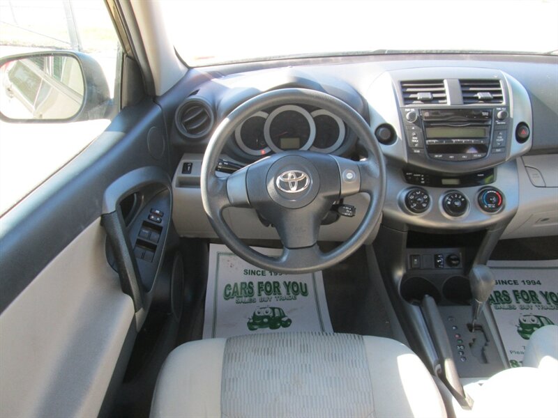 2011 Toyota RAV4   - Photo 20 - Pleasant Valley, MO 64068