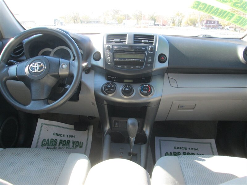 2011 Toyota RAV4   - Photo 19 - Pleasant Valley, MO 64068