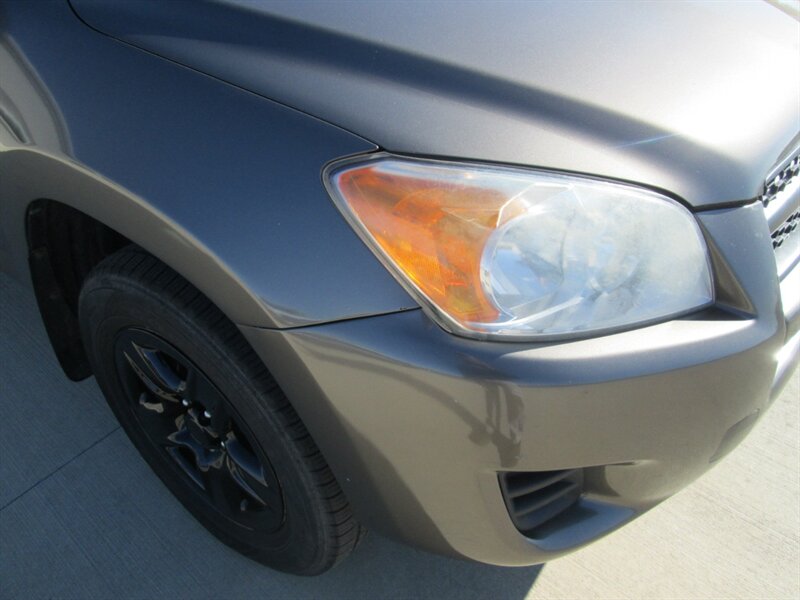 2011 Toyota RAV4   - Photo 29 - Pleasant Valley, MO 64068