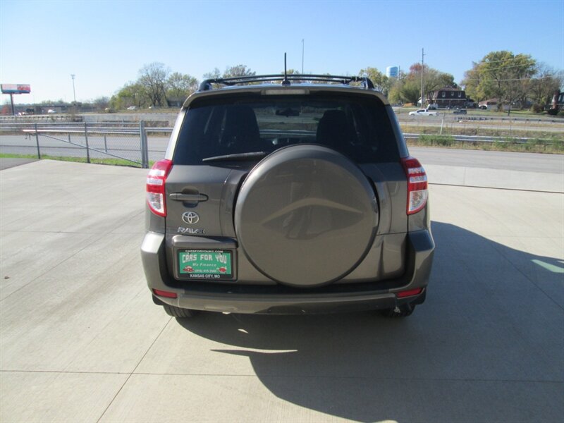 2011 Toyota RAV4   - Photo 6 - Pleasant Valley, MO 64068