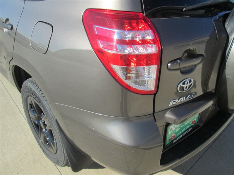 2011 Toyota RAV4   - Photo 23 - Pleasant Valley, MO 64068