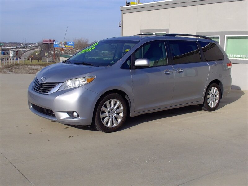 2013 Toyota Sienna XLE 7-Passenger   - Photo 1 - Pleasant Valley, MO 64068