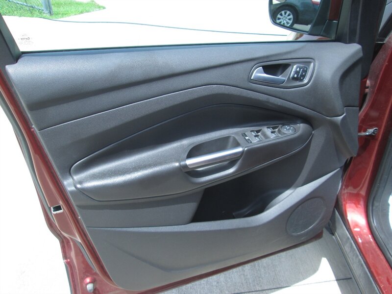 2014 Ford Escape Titanium   - Photo 10 - Pleasant Valley, MO 64068