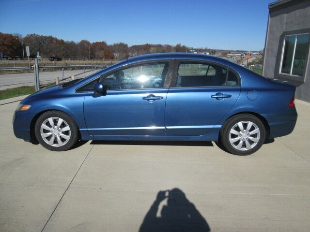 2010 Honda Civic LX   - Photo 8 - Pleasant Valley, MO 64068