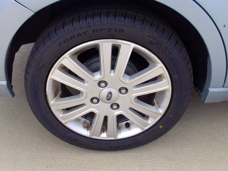 2009 Ford Focus SEL - Photo 32 - Pleasant Valley, MO 64068