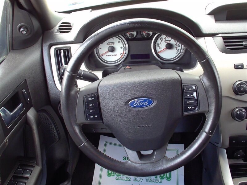 2009 Ford Focus SEL - Photo 20 - Pleasant Valley, MO 64068