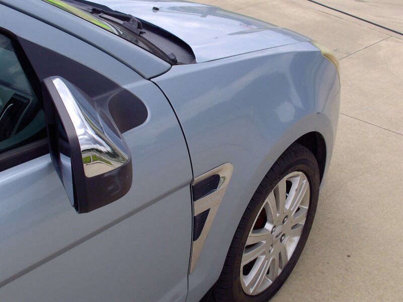 2009 Ford Focus SEL - Photo 29 - Pleasant Valley, MO 64068