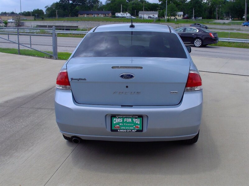 2009 Ford Focus SEL - Photo 6 - Pleasant Valley, MO 64068