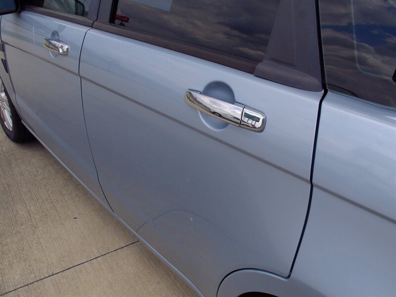 2009 Ford Focus SEL - Photo 23 - Pleasant Valley, MO 64068