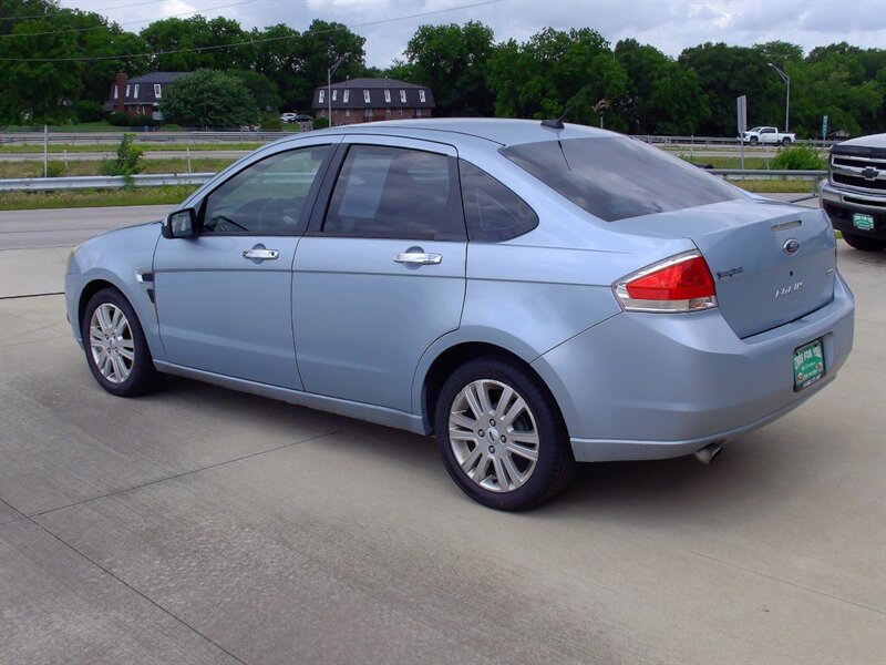2009 Ford Focus SEL - Photo 7 - Pleasant Valley, MO 64068