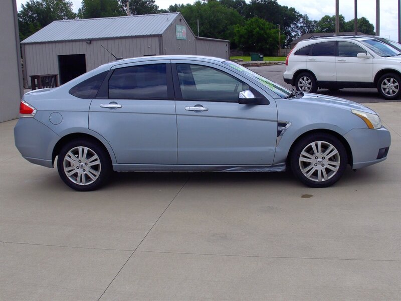 2009 Ford Focus SEL - Photo 4 - Pleasant Valley, MO 64068