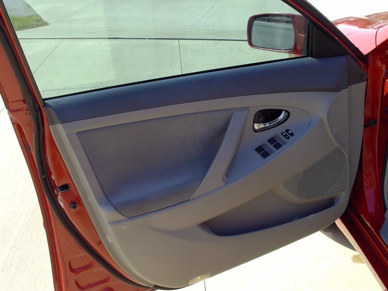 2010 Toyota Camry   - Photo 11 - Pleasant Valley, MO 64068