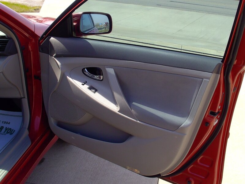 2010 Toyota Camry   - Photo 16 - Pleasant Valley, MO 64068