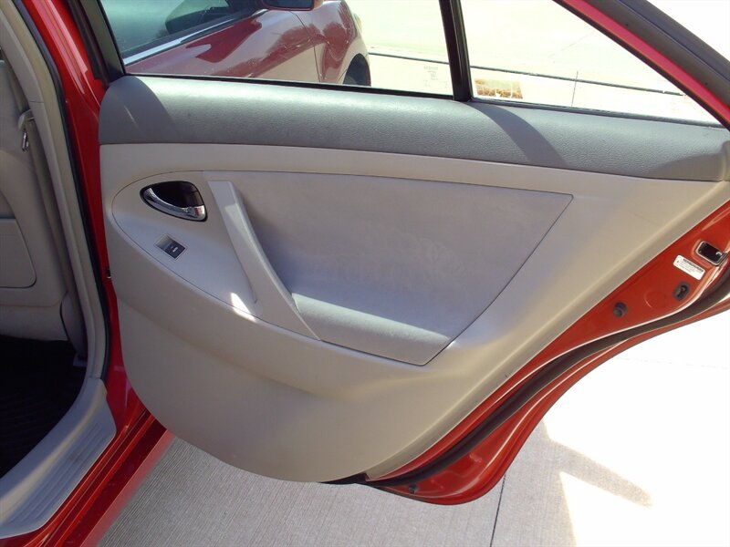 2010 Toyota Camry   - Photo 18 - Pleasant Valley, MO 64068