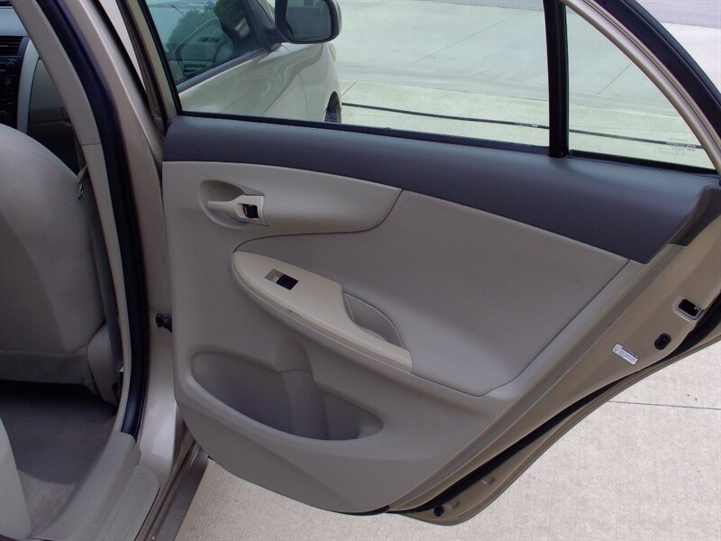 2009 Toyota Corolla - Photo 18 - Pleasant Valley, MO 64068