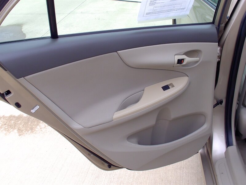 2009 Toyota Corolla - Photo 13 - Pleasant Valley, MO 64068