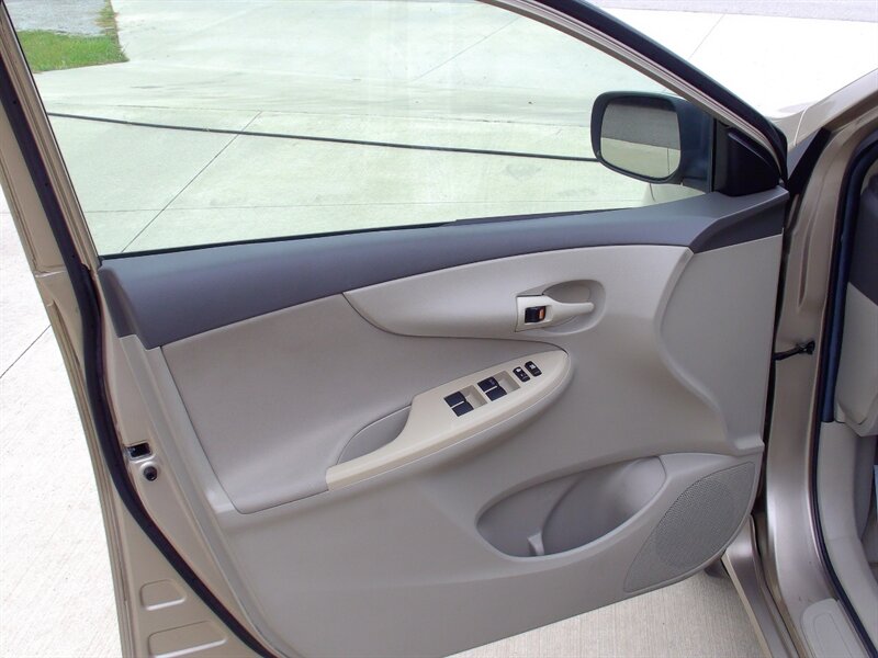 2009 Toyota Corolla - Photo 11 - Pleasant Valley, MO 64068