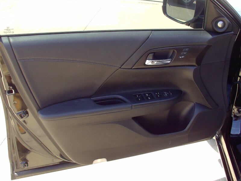 2013 Honda Accord EX-L V6   - Photo 11 - Pleasant Valley, MO 64068