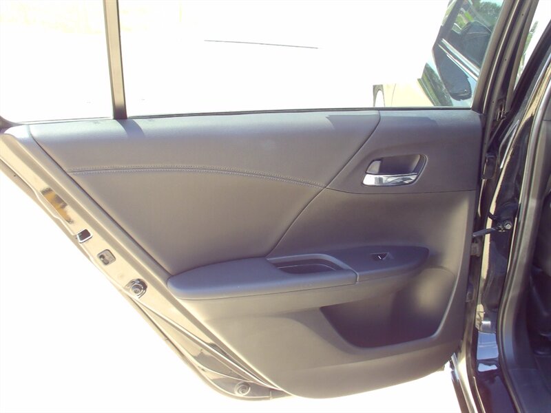 2013 Honda Accord EX-L V6   - Photo 13 - Pleasant Valley, MO 64068