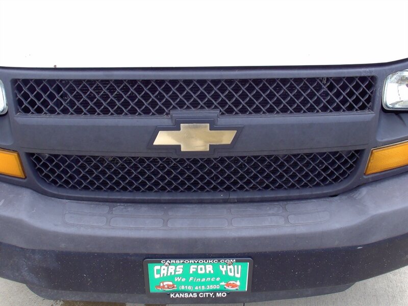 2013 Chevrolet Express 1500   - Photo 25 - Pleasant Valley, MO 64068