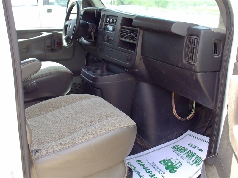 2013 Chevrolet Express 1500   - Photo 12 - Pleasant Valley, MO 64068