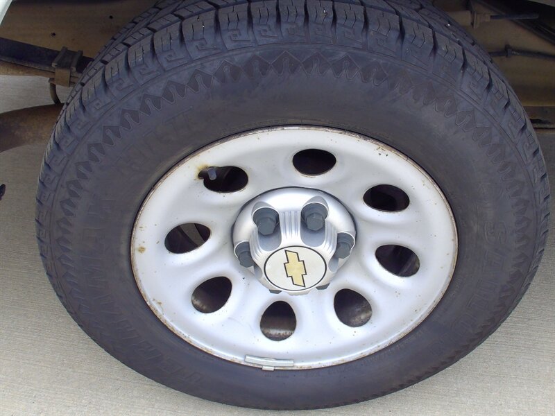 2013 Chevrolet Express 1500   - Photo 31 - Pleasant Valley, MO 64068