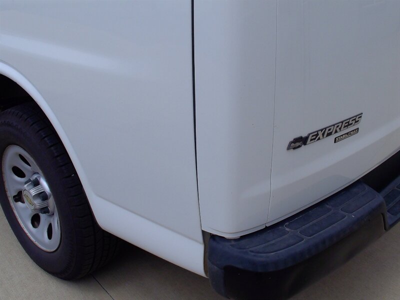 2013 Chevrolet Express 1500   - Photo 21 - Pleasant Valley, MO 64068