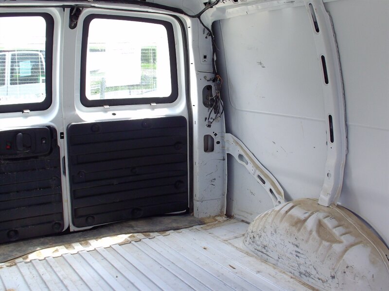 2013 Chevrolet Express 1500   - Photo 17 - Pleasant Valley, MO 64068