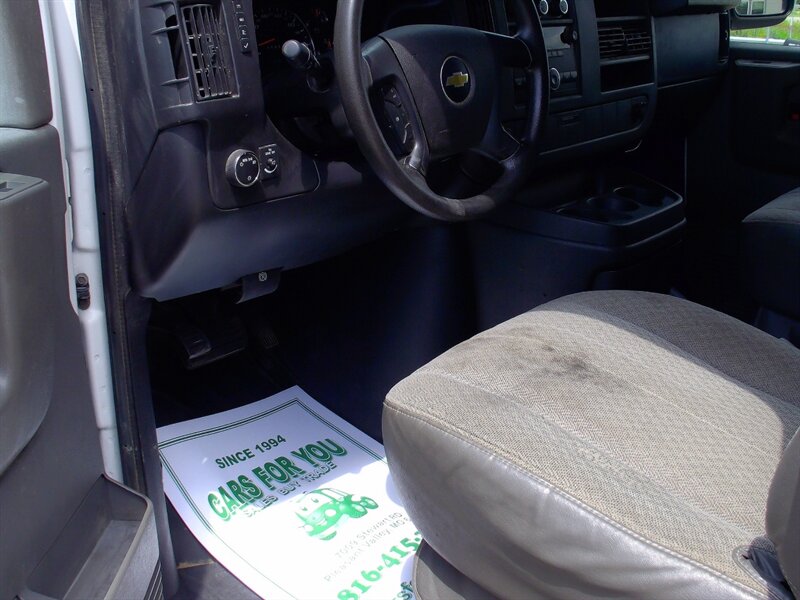 2013 Chevrolet Express 1500   - Photo 9 - Pleasant Valley, MO 64068