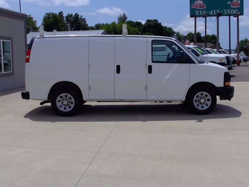 2013 Chevrolet Express 1500   - Photo 4 - Pleasant Valley, MO 64068