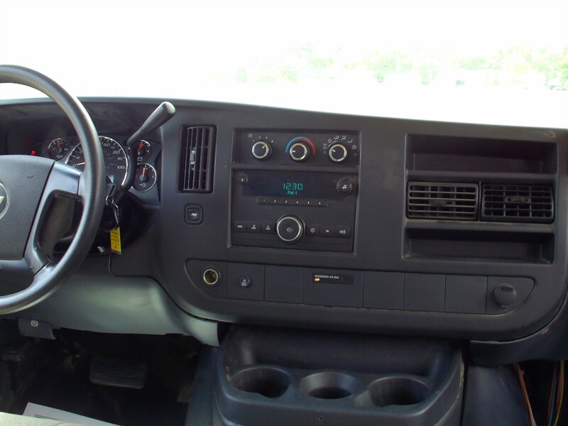 2013 Chevrolet Express 1500   - Photo 15 - Pleasant Valley, MO 64068