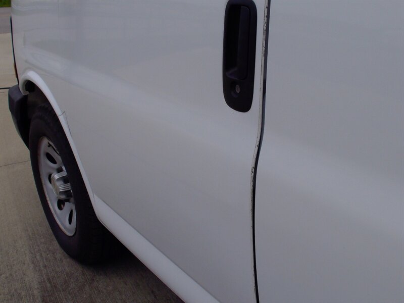 2013 Chevrolet Express 1500   - Photo 23 - Pleasant Valley, MO 64068
