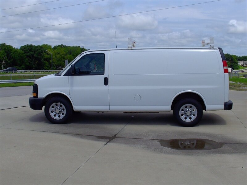 2013 Chevrolet Express 1500   - Photo 8 - Pleasant Valley, MO 64068