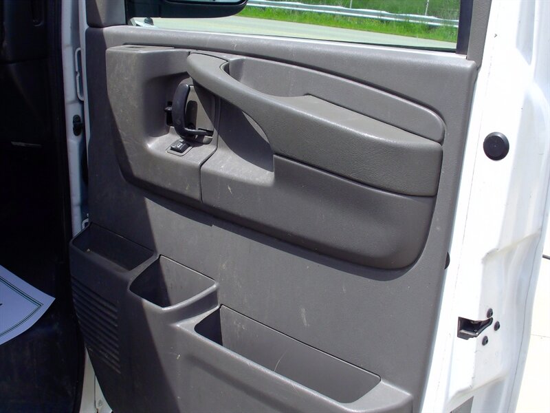 2013 Chevrolet Express 1500   - Photo 14 - Pleasant Valley, MO 64068