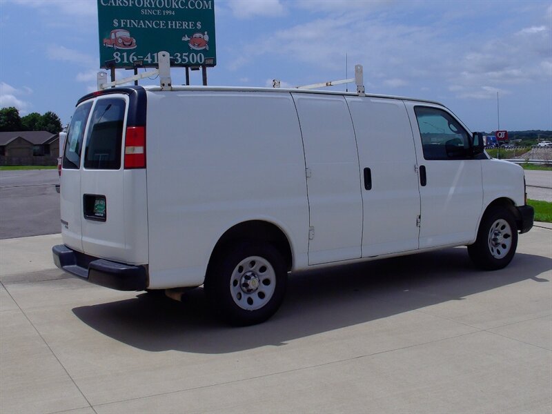 2013 Chevrolet Express 1500   - Photo 5 - Pleasant Valley, MO 64068