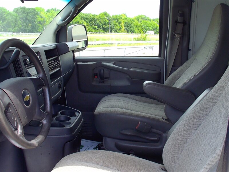 2013 Chevrolet Express 1500   - Photo 10 - Pleasant Valley, MO 64068