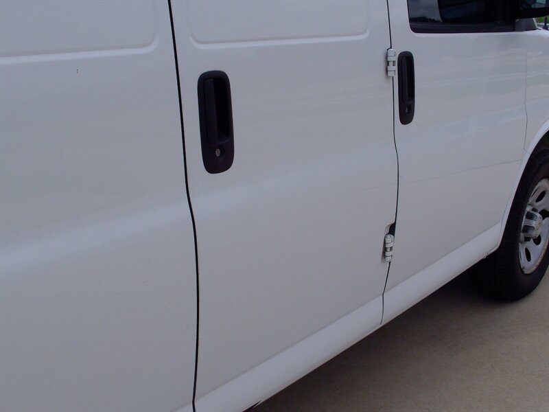 2013 Chevrolet Express 1500   - Photo 29 - Pleasant Valley, MO 64068