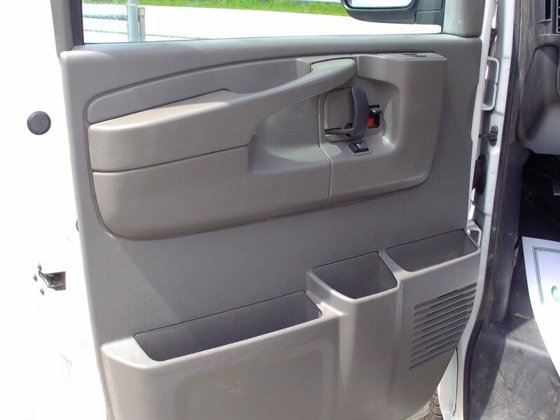 2013 Chevrolet Express 1500   - Photo 11 - Pleasant Valley, MO 64068