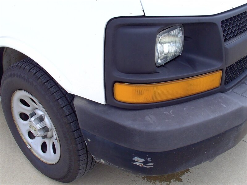 2013 Chevrolet Express 1500   - Photo 27 - Pleasant Valley, MO 64068