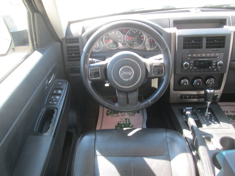 2012 Jeep Liberty Sport   - Photo 20 - Pleasant Valley, MO 64068