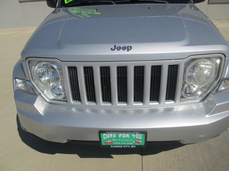 2012 Jeep Liberty Sport   - Photo 26 - Pleasant Valley, MO 64068