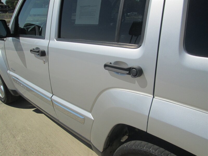 2012 Jeep Liberty Sport   - Photo 23 - Pleasant Valley, MO 64068