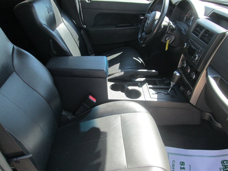 2012 Jeep Liberty Sport   - Photo 15 - Pleasant Valley, MO 64068