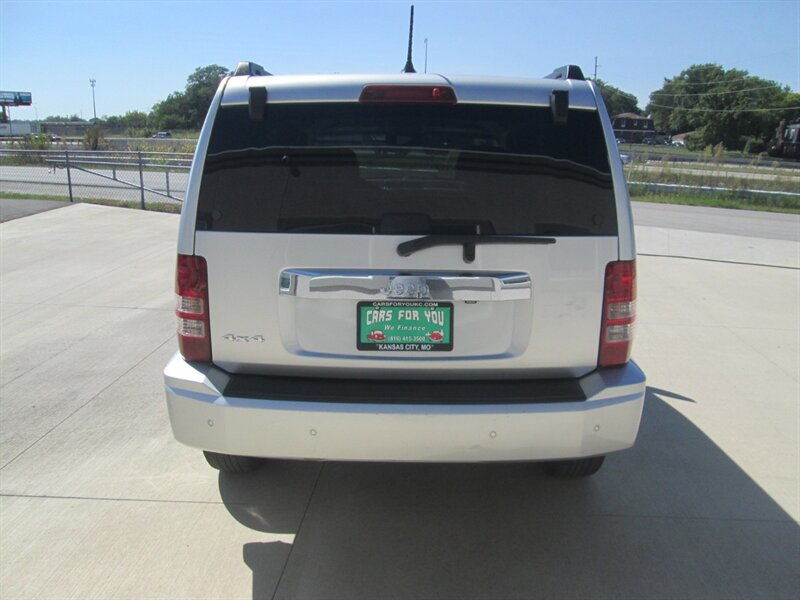 2012 Jeep Liberty Sport   - Photo 6 - Pleasant Valley, MO 64068