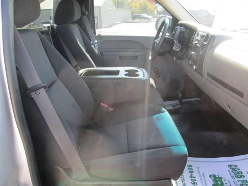 2011 Chevrolet Silverado 1500 SHORT BED   - Photo 13 - Pleasant Valley, MO 64068