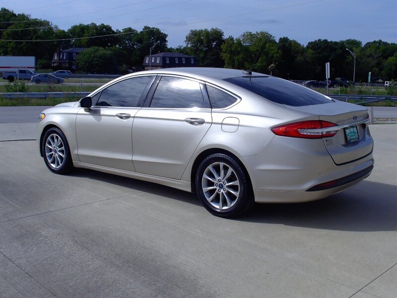 2017 Ford Fusion SE   - Photo 7 - Pleasant Valley, MO 64068