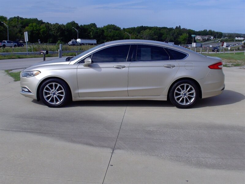 2017 Ford Fusion SE   - Photo 8 - Pleasant Valley, MO 64068